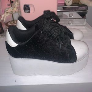 YRU Velvet Lala Platform Sneakers